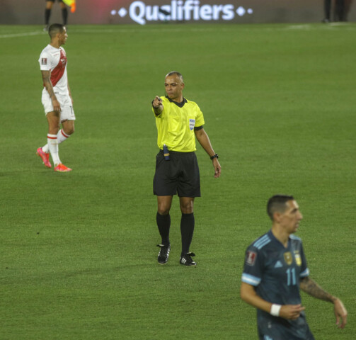 Месси обвинил судью матча  Аргентина — Перу в предвзятости