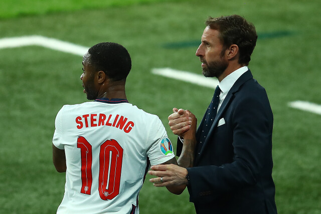 Стерлинг: люди поздравляют сборную Англии с результатом на Евро, но поздравлять не с чем