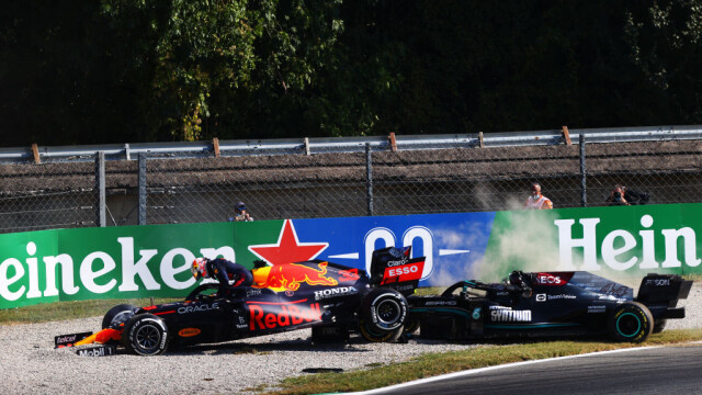 Ферстаппен и Хэмилтон столкнулись друг с другом и выбыли из гонки на Гран-при Италии — 2021