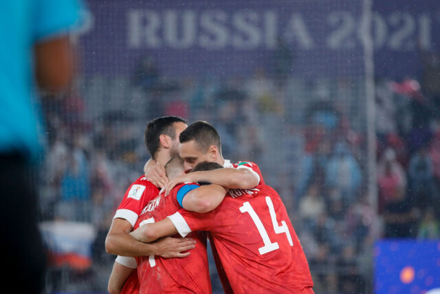 Сборная России обыграла Швейцарию по пенальти и вышла в финал домашнего ЧМ по пляжному футболу