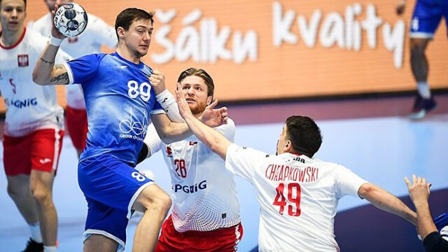 Сборная России по гандболу сыграла вничью с Польшей и лишилась шансов выйти в плей-офф ЧЕ