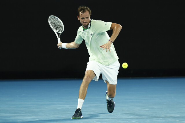Медведев — Циципас: эксперты оценили шансы россиянина выйти в финал Australian Open