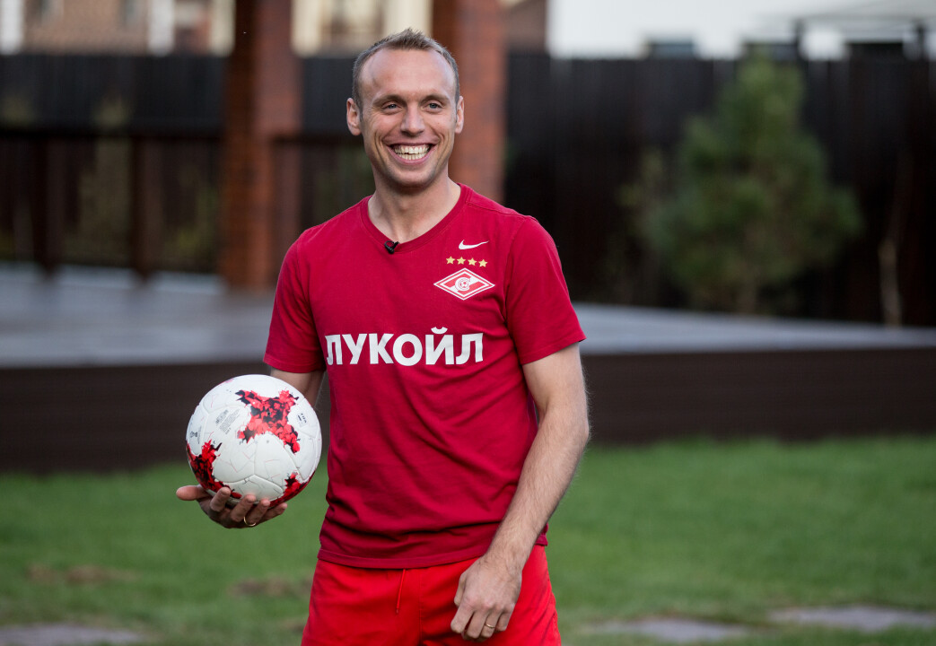Глушаков где играет сейчас. Роман Глушаков футболист. Денис Глушаков футболист. Денис Глушаков улыбается. Денис Глушаков улыбка.
