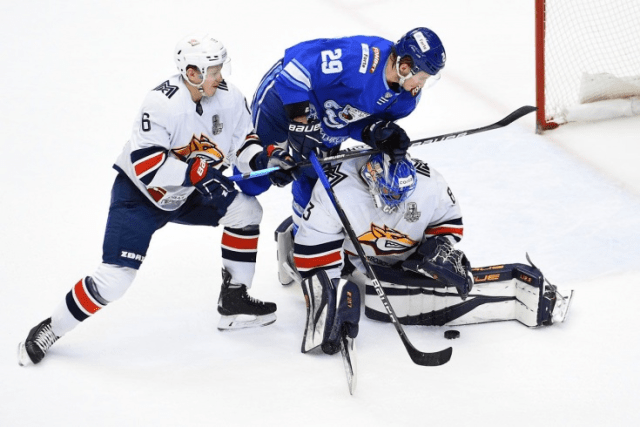 «Металлург» обыграл «Барыс» в четвёртом матче серии плей-офф КХЛ