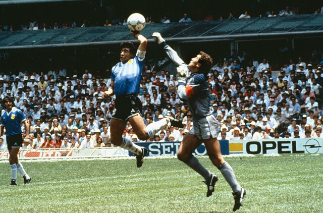 Футболку Марадоны с матча с Англией на ЧМ-1986 продадут за $ 5,25 млн