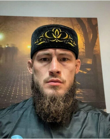 Российский боец рассказал, как согласовывал тюбетейку в UFC