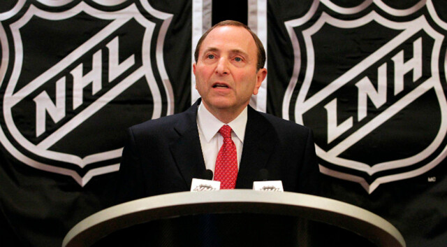 Глава НХЛ призвал клубы не вмешиваться в политику России