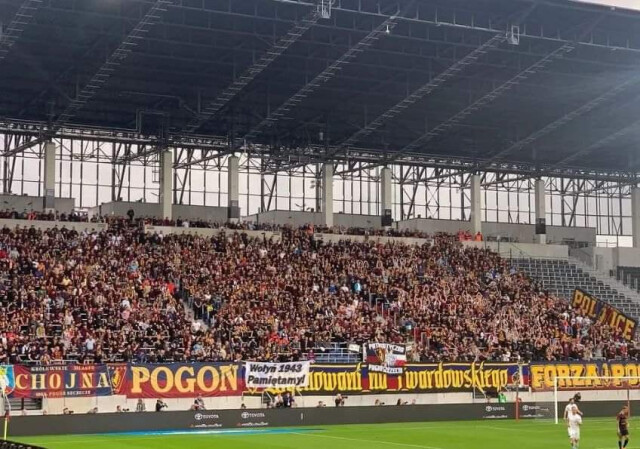Польские болельщики устроили антиукраинскую акцию на матче еврокубка