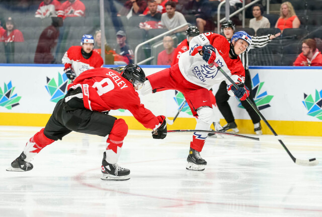 Канада U20 — Чехия U20: букмекеры назвали самый вероятный счёт в полуфинале МЧМ-2022