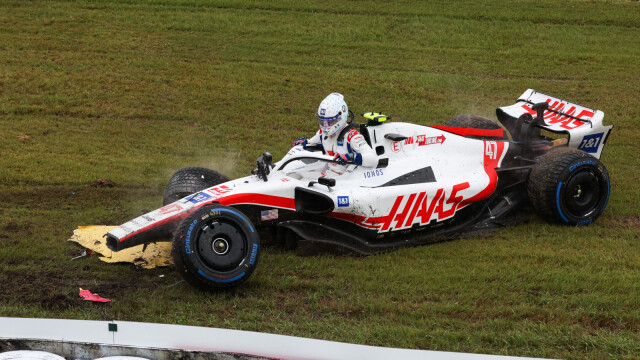 Шумахер из-за разбитой машины не принял участие во второй тренировке Гран-при Японии