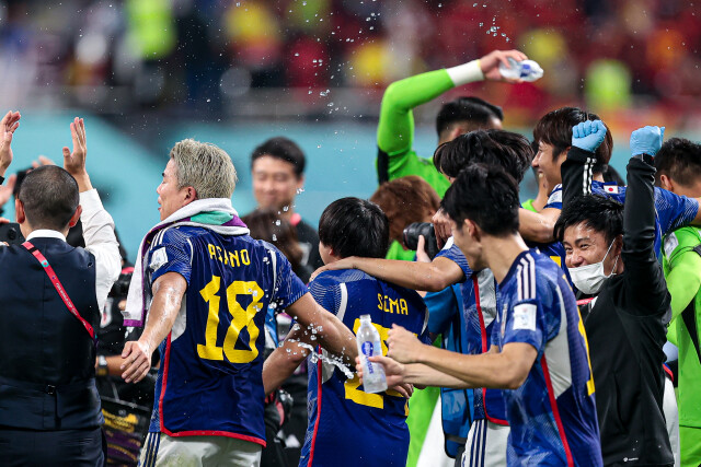 Сборная Японии — в плей-офф ЧМ-2022. Выиграли Испанию и отправили домой Германию