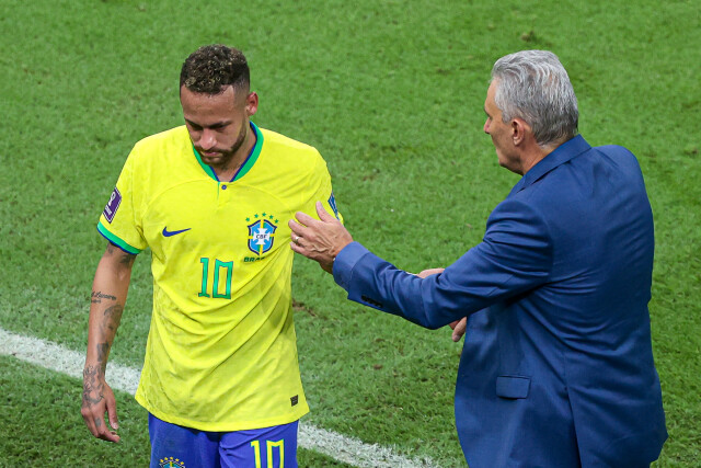 Отец Неймара заявил, что футболист должен вернуться в сборную Бразилии к финалу ЧМ-2022