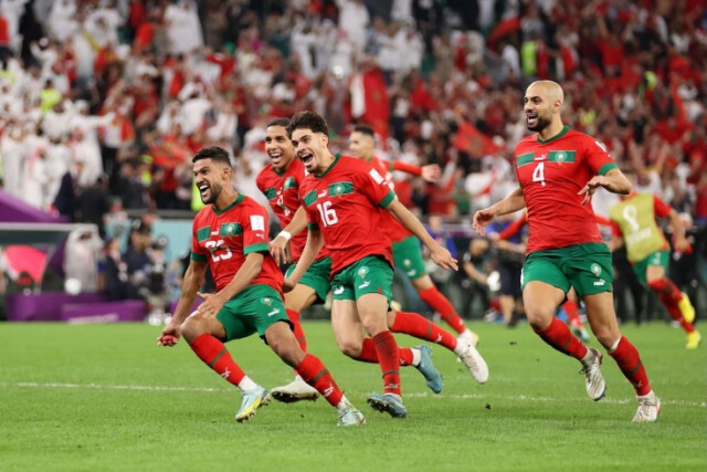 Сборная Марокко впервые в своей истории вышла в четвертьфинал ЧМ. Испания едет домой