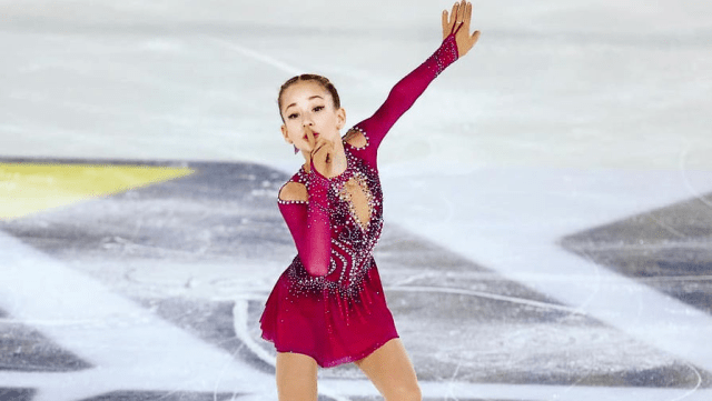 Акатьева выиграла чемпионат России по фигурному катанию, Валиева — вторая