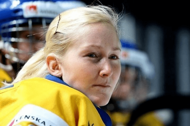 Шведская хоккеистка заявила, что её заставляли в России пить водку с президентом клуба