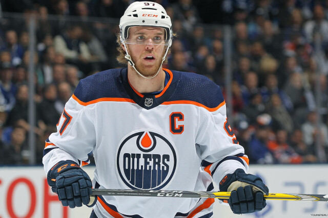 Макдэвид — первый за 28 лет хоккеист НХЛ, набравший 80+ очков за 44 матча сезона