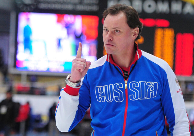 Тренер российских конькобежцев высказался против участия в Олимпиаде в нейтральном статусе