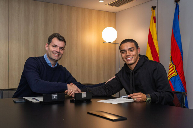 Сын Роналдиньо заключил профессиональный контракт c «Барселоной»