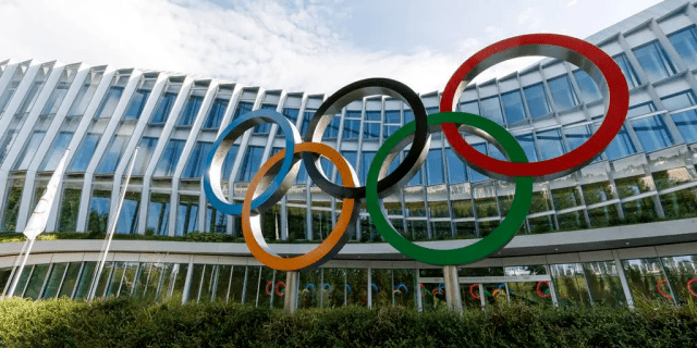 МОК рекомендовал спортивным федерациям не допускать россиян в командных видах спорта