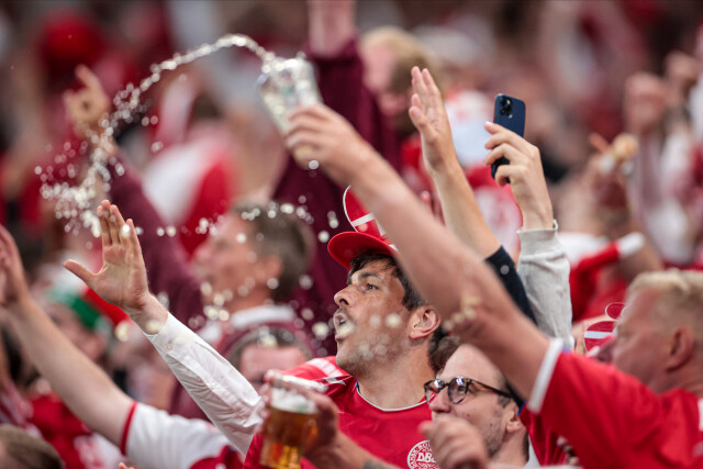 Роднина поддержала возобновление продажи пива на стадионах