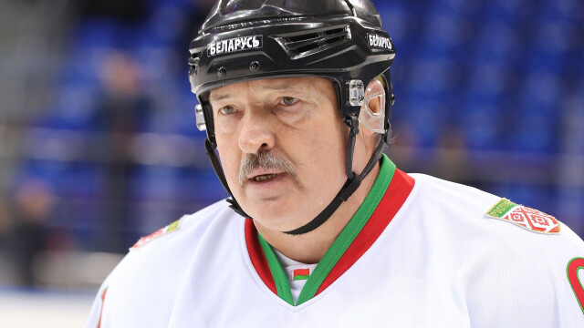 Лукашенко: мне пообещали, что в 2024 году «Динамо» преодолеет первый раунд плей-офф КХЛ