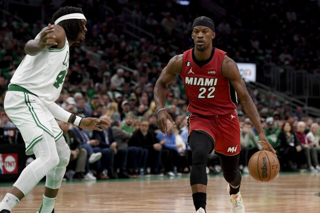 «Майами» разгромил «Бостон» и находится в шаге от выхода в финал НБА