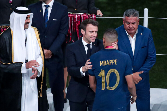 Президент Франции Макрон: постараюсь убедить Мбаппе остаться в «ПСЖ»