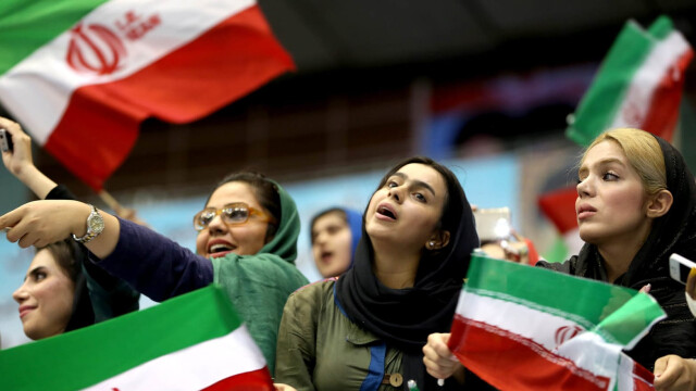 В Иране женщинам разрешили посещать футбольные матчи мужских команд