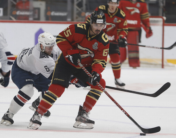 Первый выбор драфта НХЛ 2012 года Якупов вернулся в «Нефтехимик»