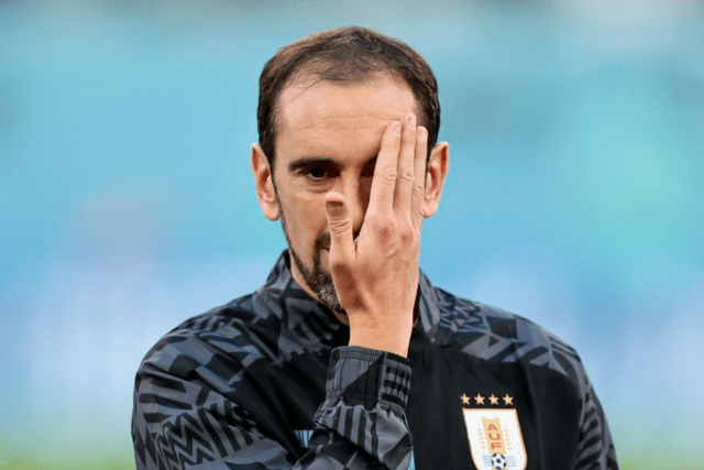 Экс-капитан сборной Уругвая Годин объявил о завершении карьеры