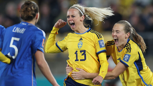 Сборная Швеции деклассирует Аргентину на женском чемпионате мира по футболу