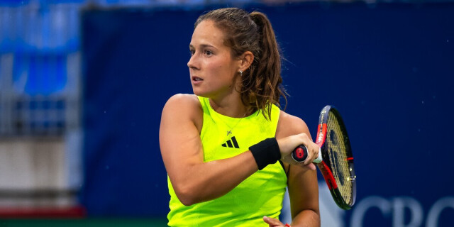 Касаткина проиграла Рыбакиной в четвертьфинале турнира WTA-1000 в Монреале