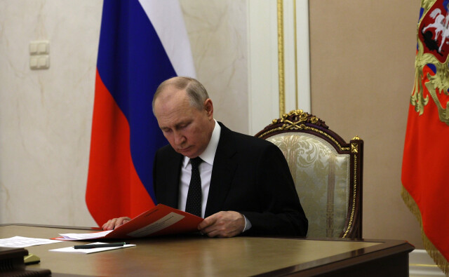Путин поздравил физкультурников с профессиональным праздником