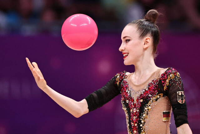 Бывшая российская гимнастка Варфоломеева завоевала пять золотых медалей на ЧМ-2023